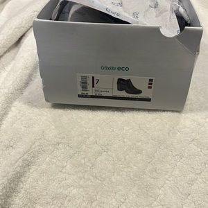 Black boots size 7 new in box